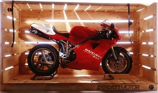 Illustration for article titled Ducati 916: The Superbike, Evolved